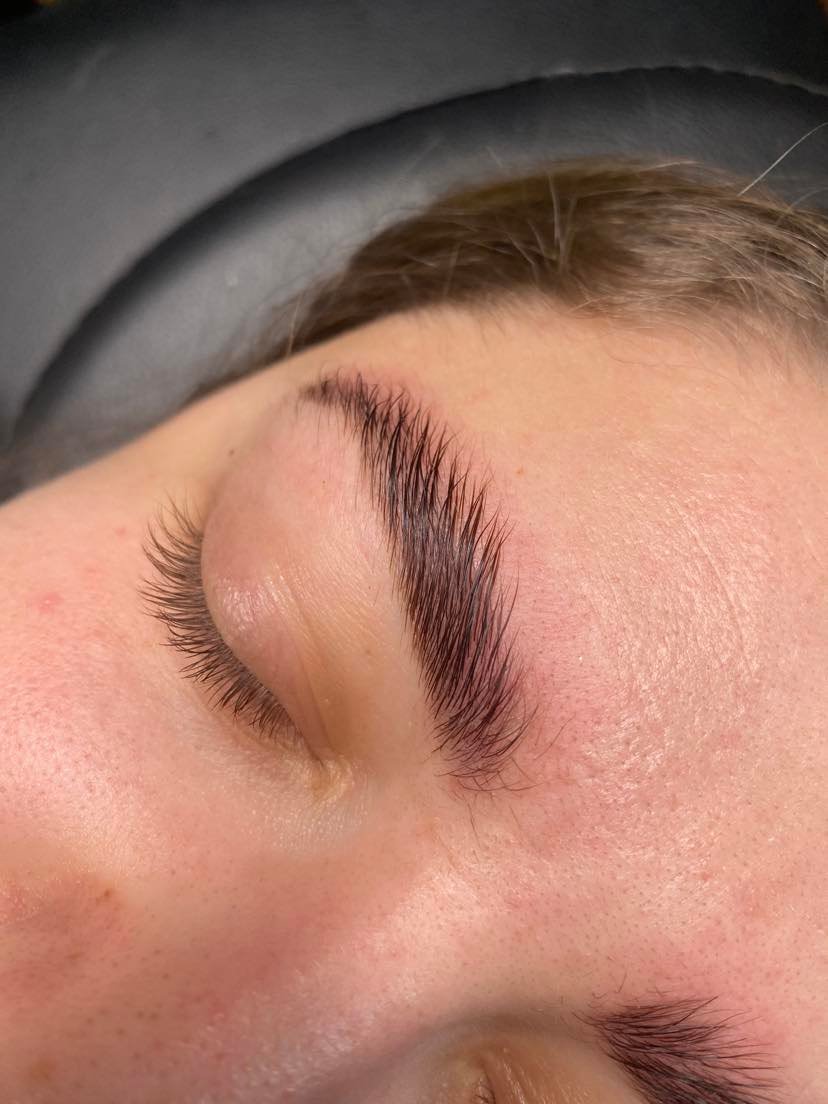 Brow lift (avec teinture)